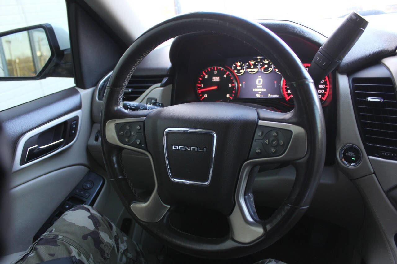 Used 2015 GMC Yukon Denali w/ Touring Package AWD/4WD image 23