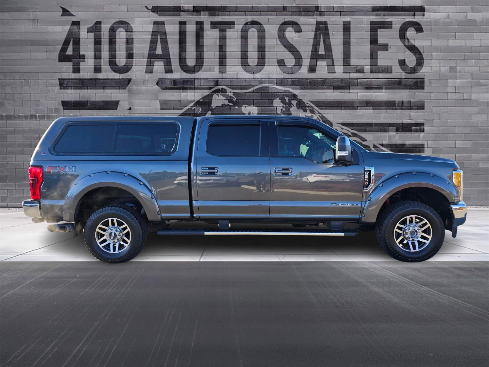 Used 2017 Ford F250 Lariat w/ Lariat Value Package AWD/4WD image 2