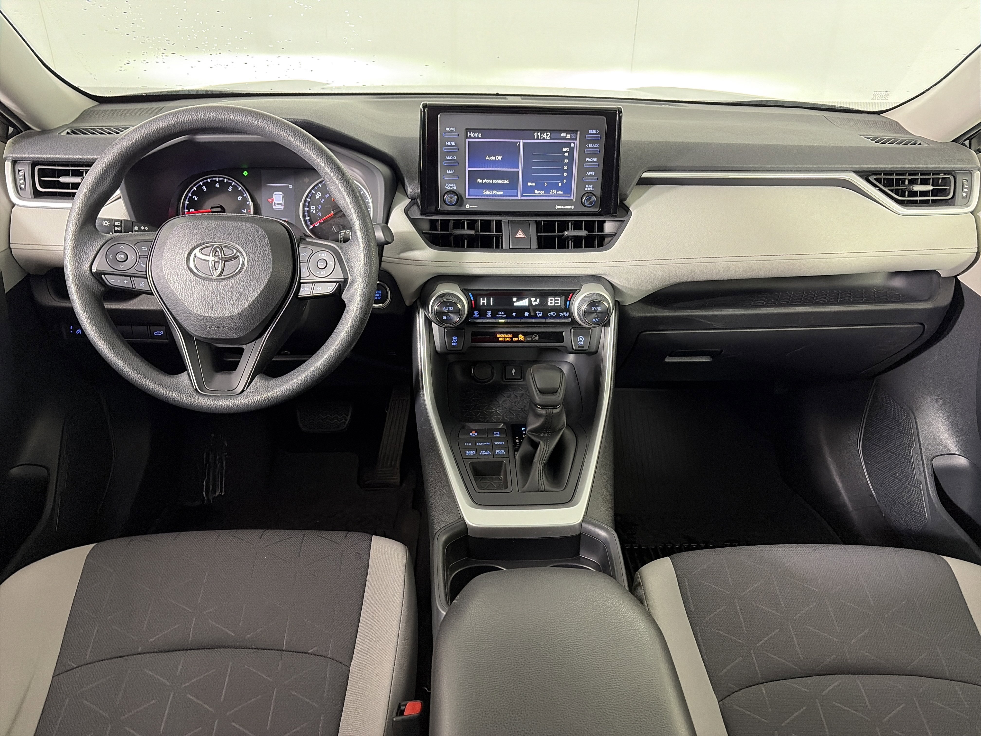 Used 2020 Toyota RAV4 XLE image 36