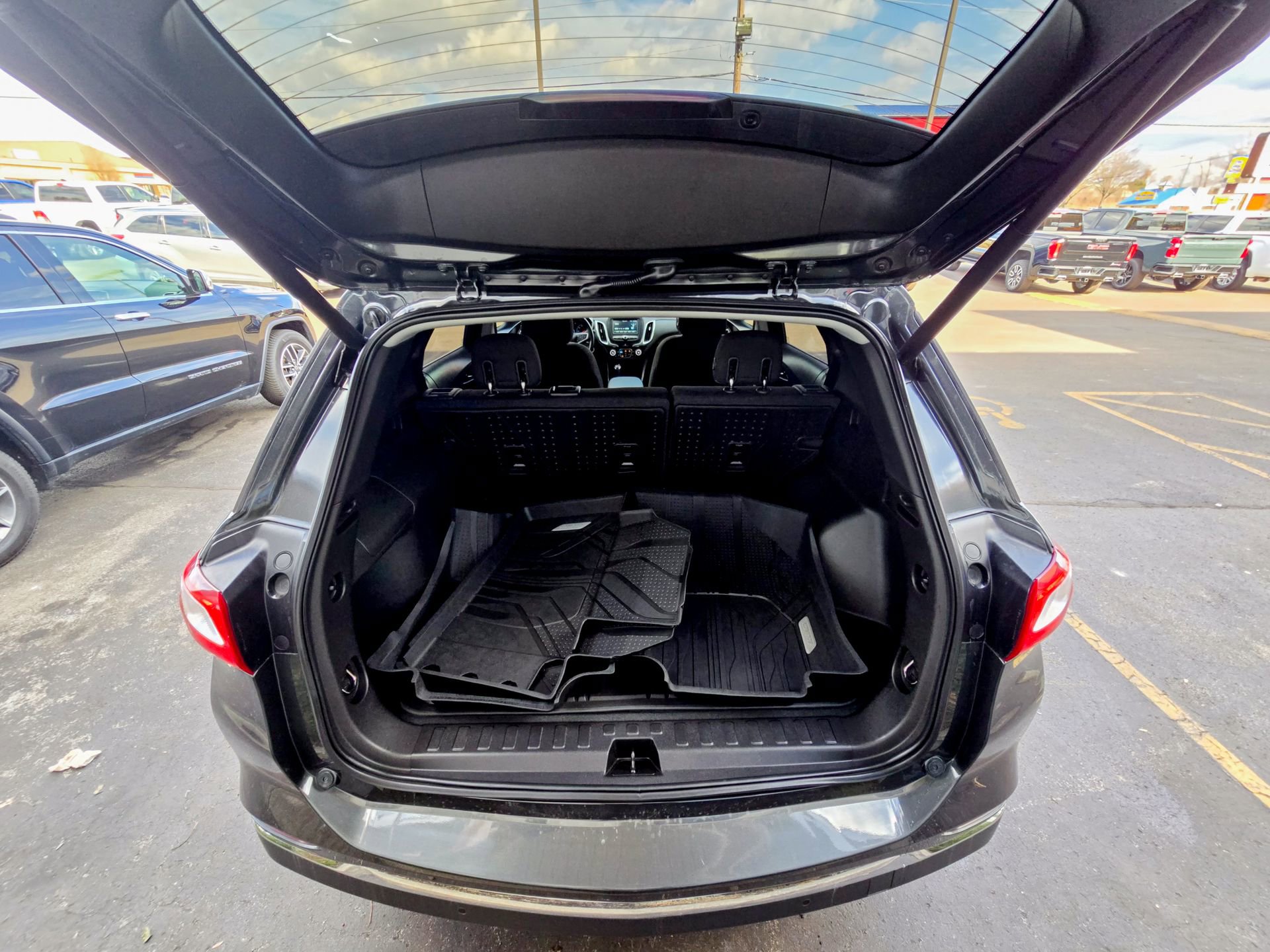 Used 2018 Chevrolet Equinox LT image 37