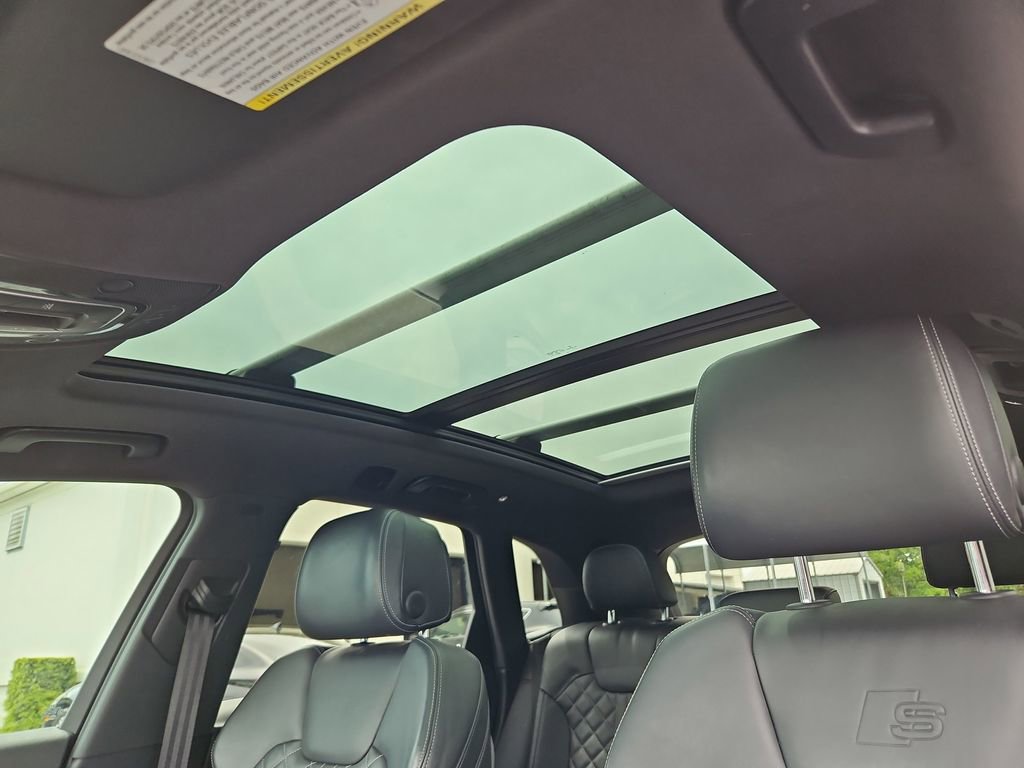 Used 2018 Audi SQ5 Premium Plus w/ Navigation Package image 23
