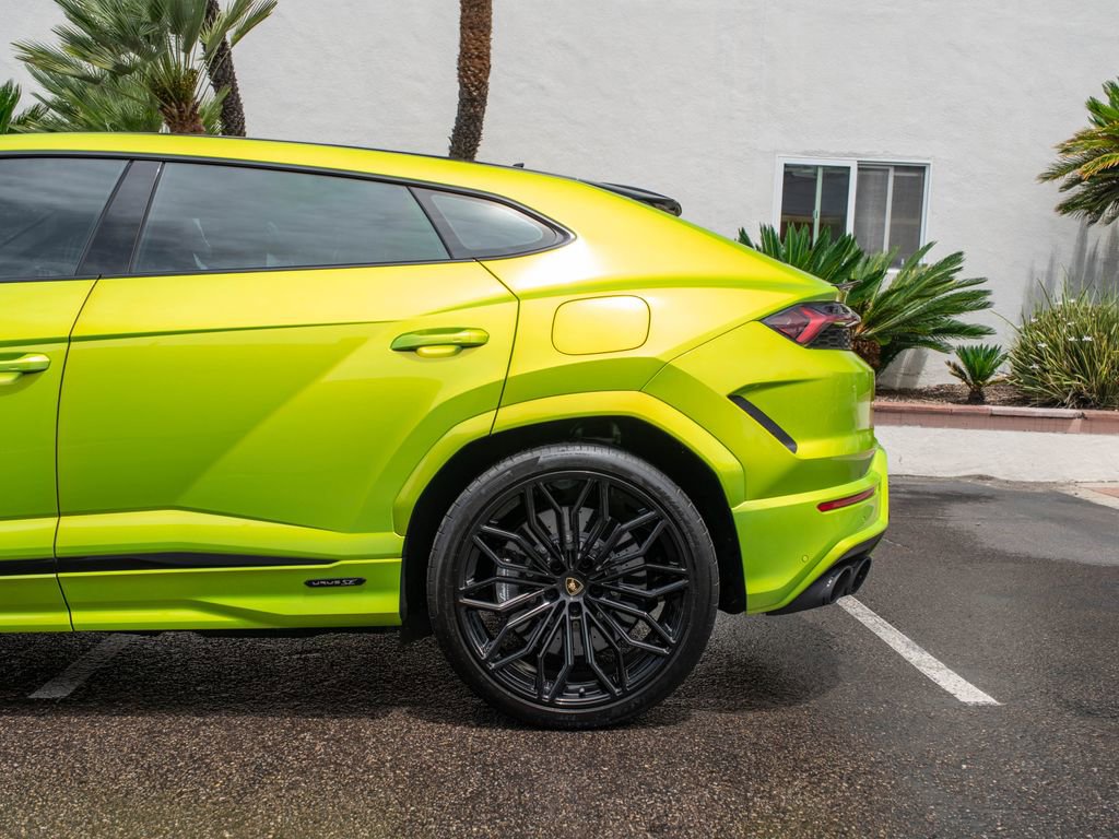 Used 2025 Lamborghini Urus SE AWD/4WD image 34