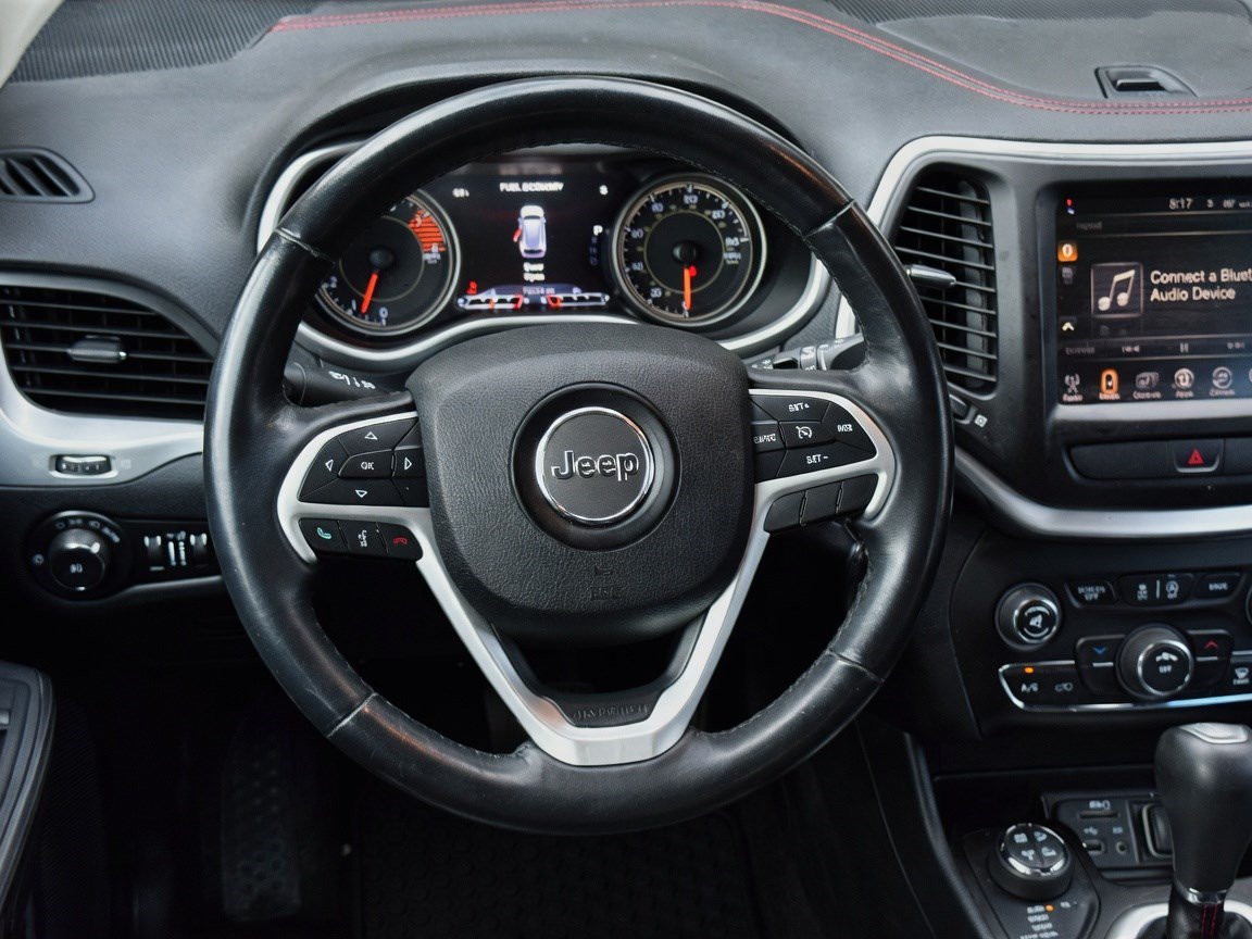 Used 2016 Jeep Cherokee Trailhawk w/ Leather Interior Group AWD/4WD image 13