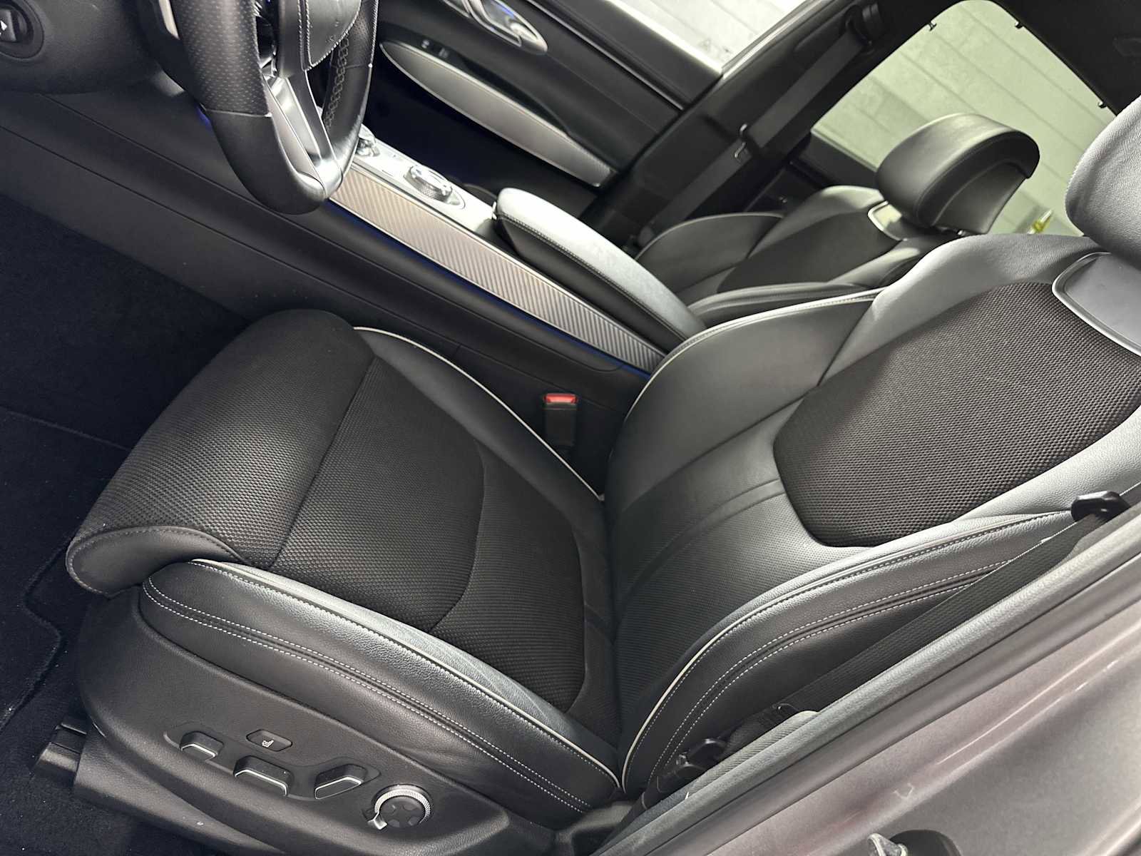 Used 2022 Genesis GV70 2.5T w/ Sport Prestige Package image 11