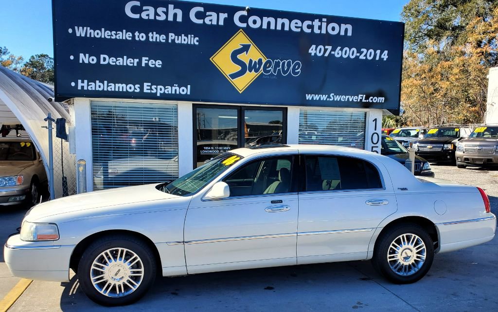 Used 2006 Lincoln Town Car Signature Limited image 10