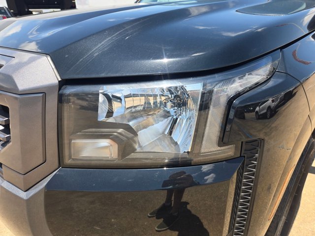 Used 2025 Nissan Frontier SV RWD image 9