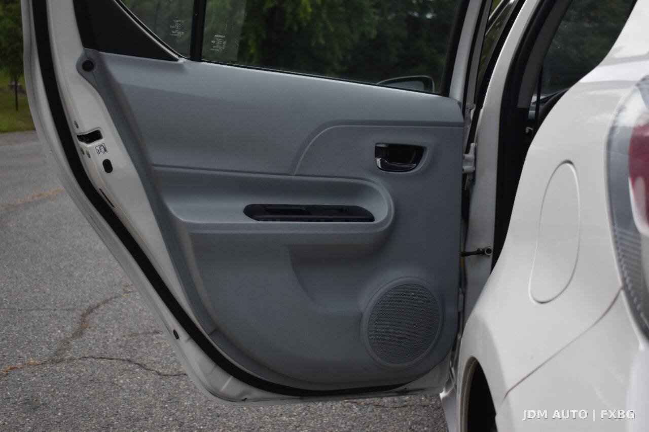 Used 2012 Toyota Prius C Three FWD image 10