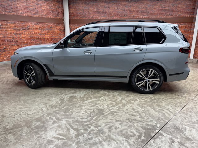 New 2026 BMW X7 M60i image 2