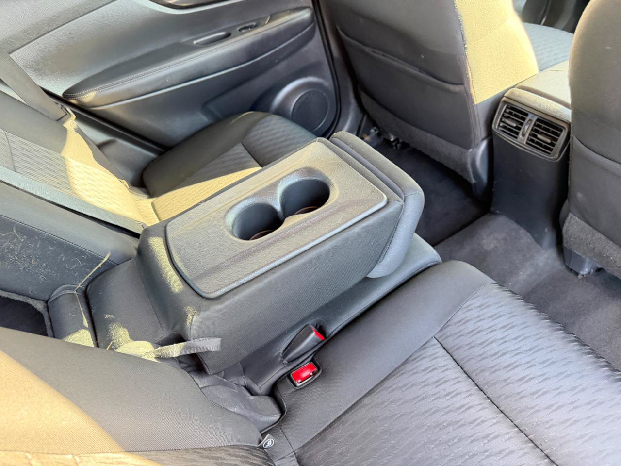 Used 2018 Nissan Rogue SV AWD/4WD image 39