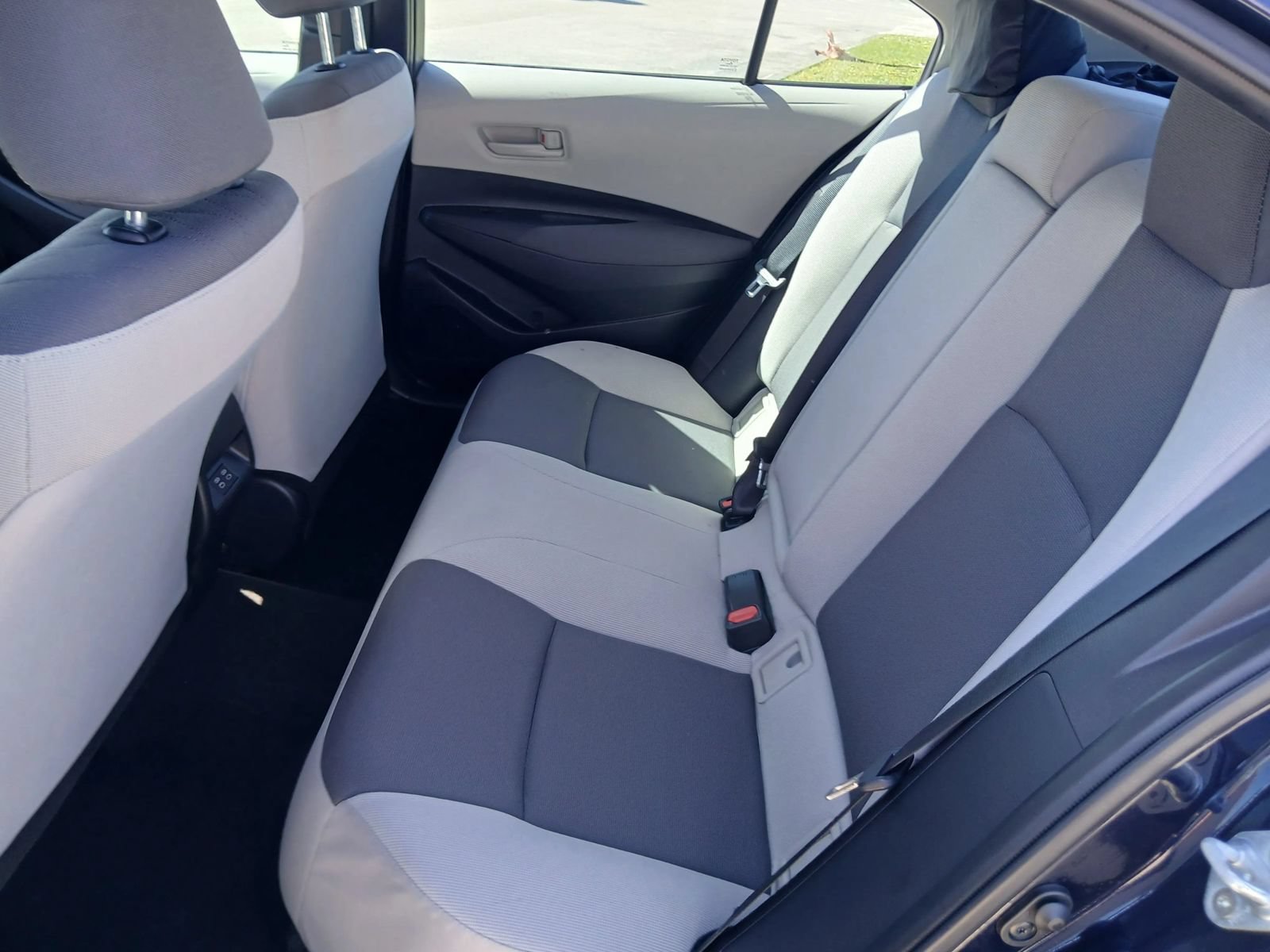 Used 2025 Toyota Corolla LE FWD image 9