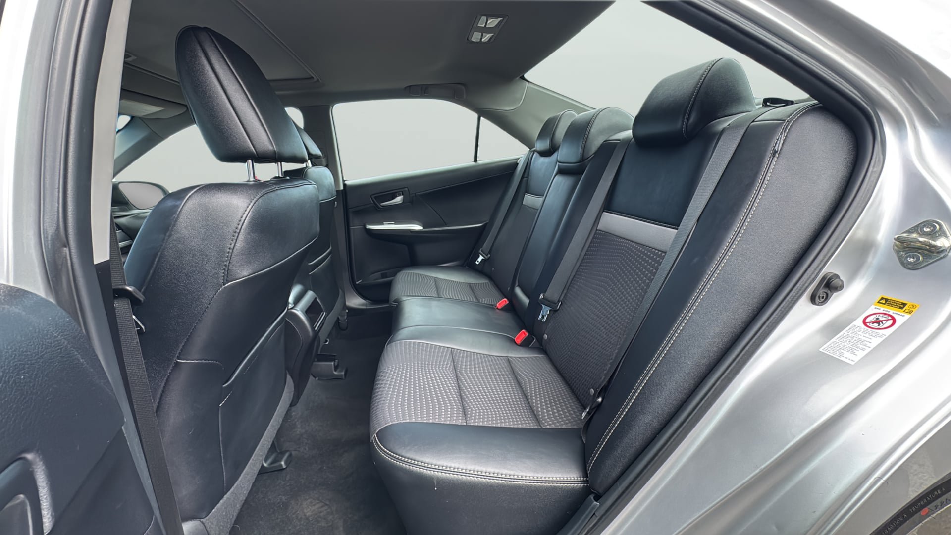 Used 2014 Toyota Camry SE FWD image 33