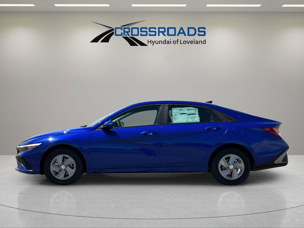 Used 2025 Hyundai Elantra SE w/ Cargo Package image 5