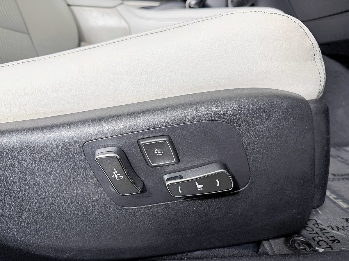 Used 2014 Lexus LS 460 w/ Comfort Package RWD image 57