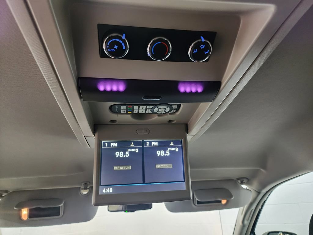 Used 2014 Chrysler Town & Country Touring image 23