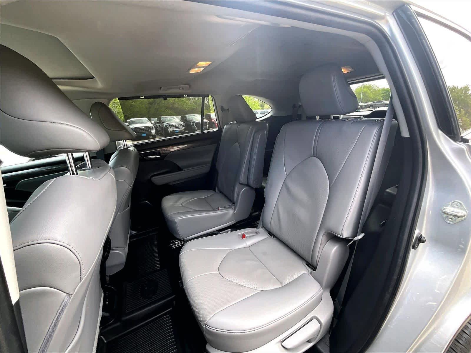 Used 2023 Toyota Highlander Limited AWD/4WD image 15
