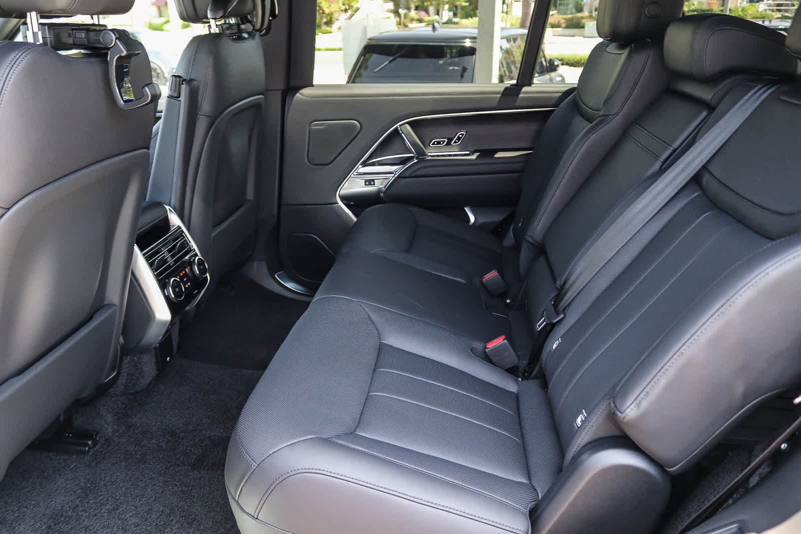 New 2026 Land Rover Range Rover Long Wheelbase SE AWD/4WD image 16