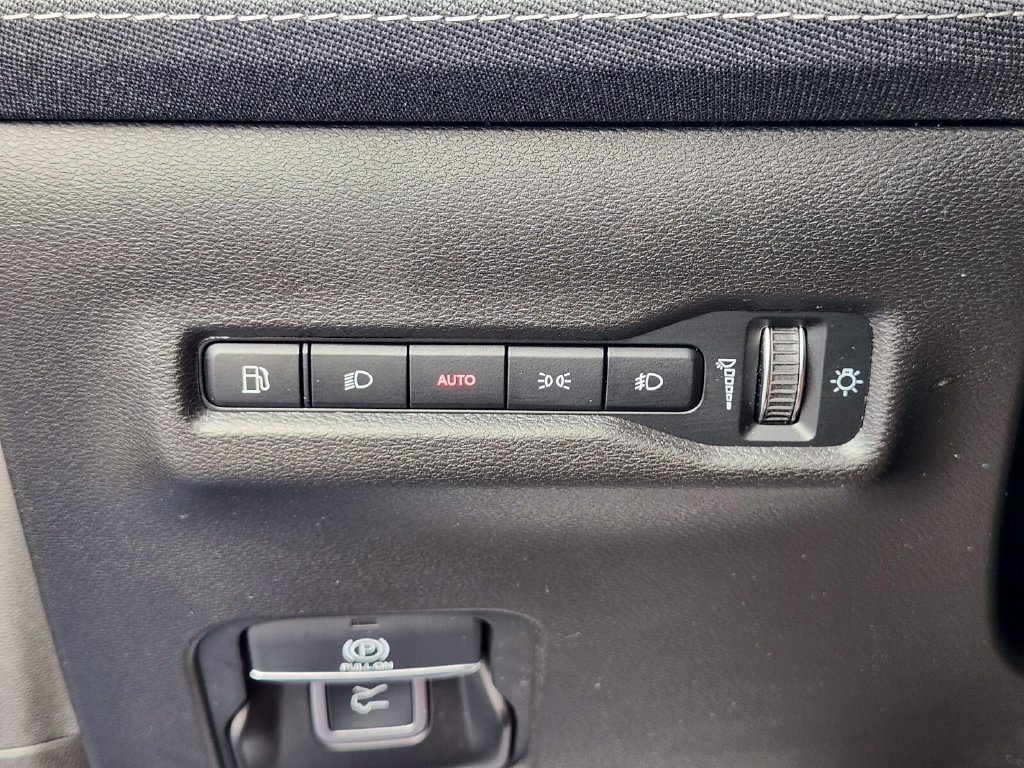 Used 2026 Jeep Cherokee Laredo AWD/4WD image 24