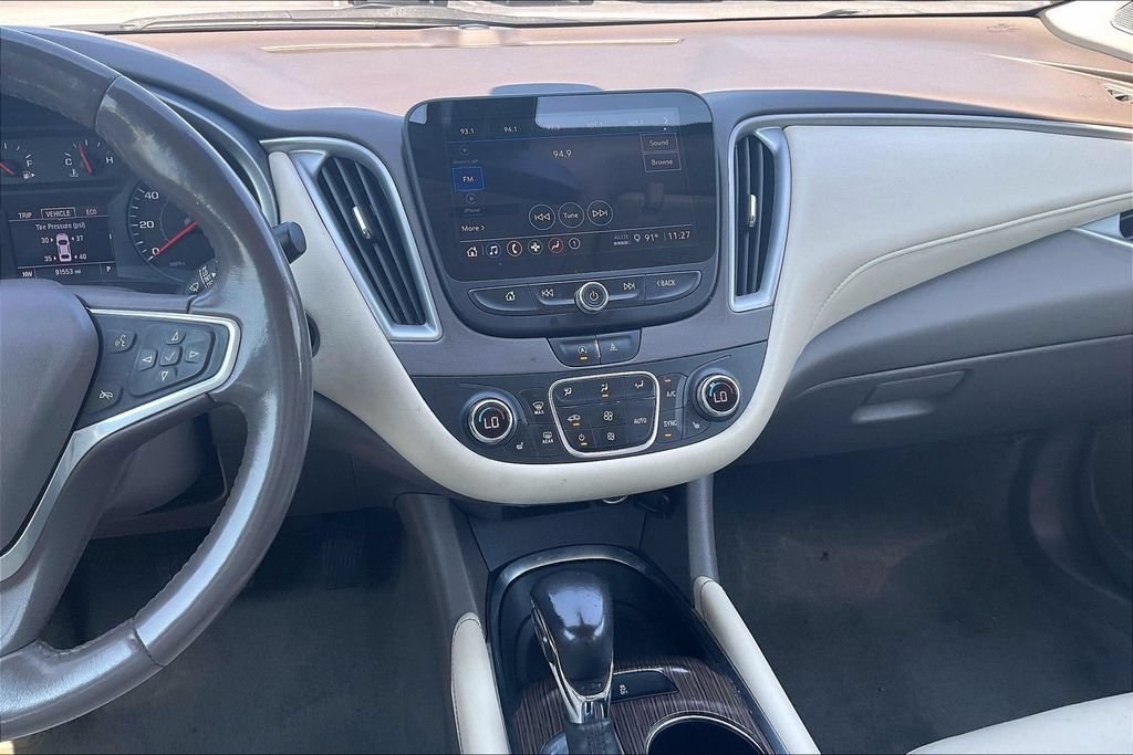 Used 2022 Chevrolet Malibu LT w/ Leather Package FWD image 9