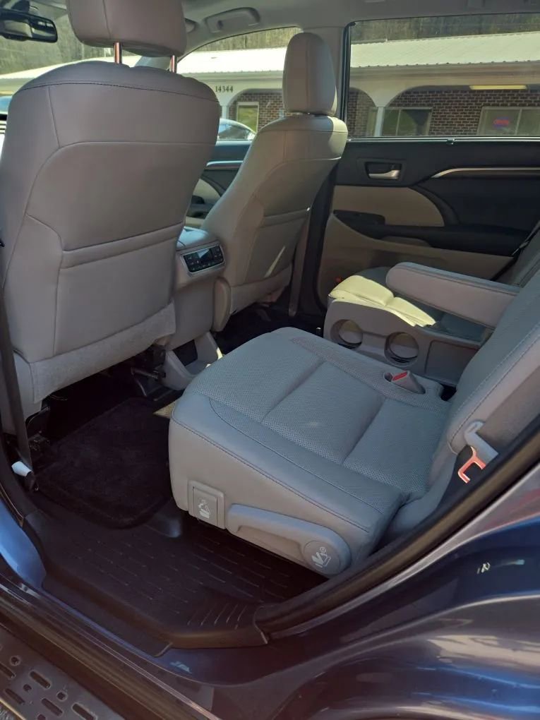 Used 2015 Toyota Highlander Limited Platinum AWD/4WD image 8