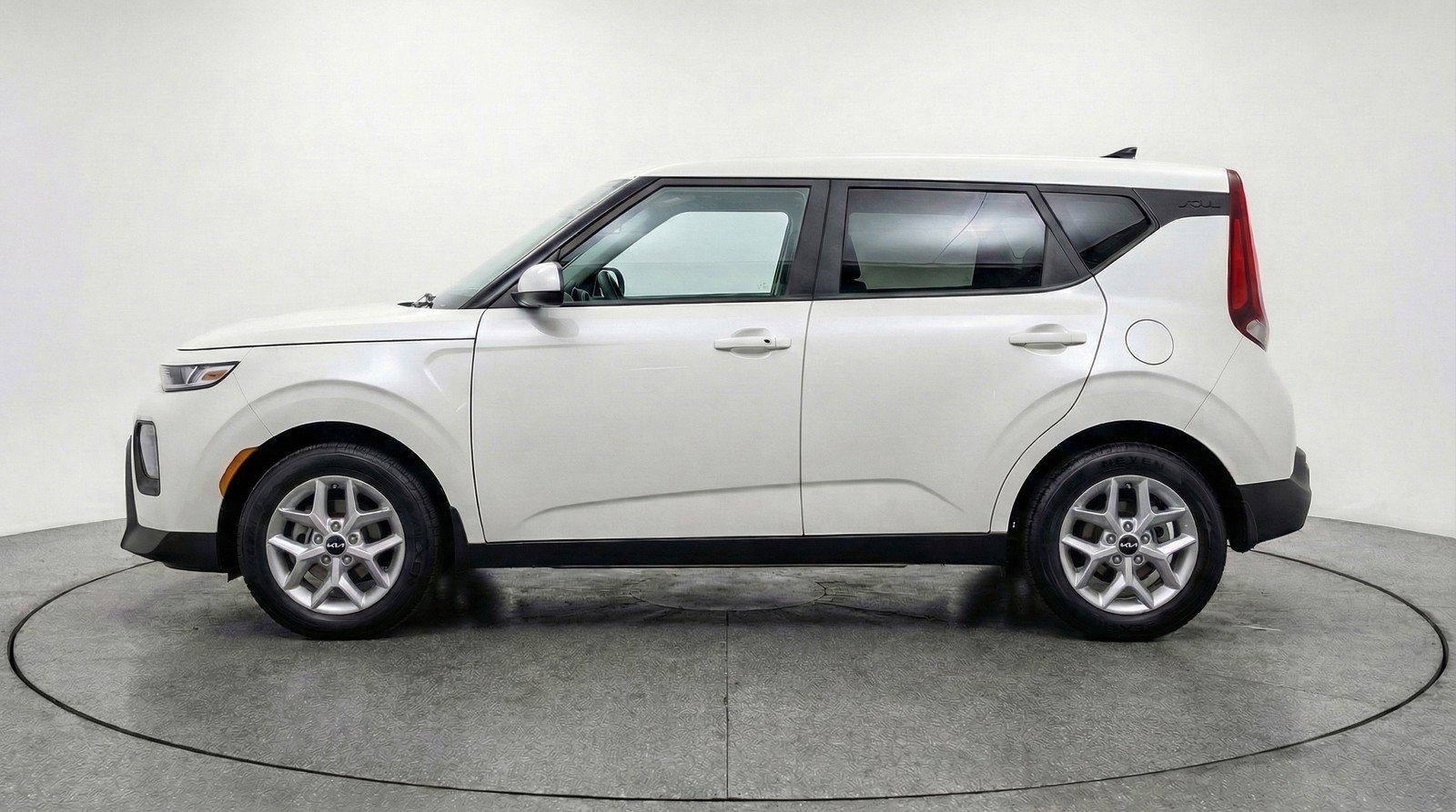 Used 2025 Kia Soul LX w/ LX Technology Package image 5