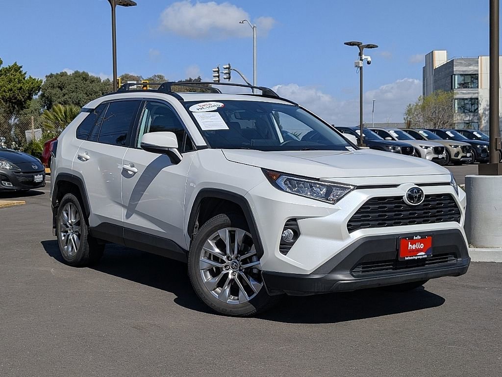 Used 2021 Toyota RAV4 XLE Premium w/ Carpet Mat Package (TMS) image 4