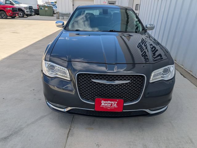 Used 2016 Chrysler 300 C image 22