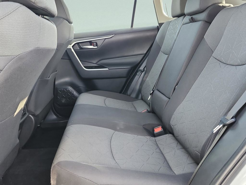Used 2021 Toyota RAV4 XLE FWD image 20