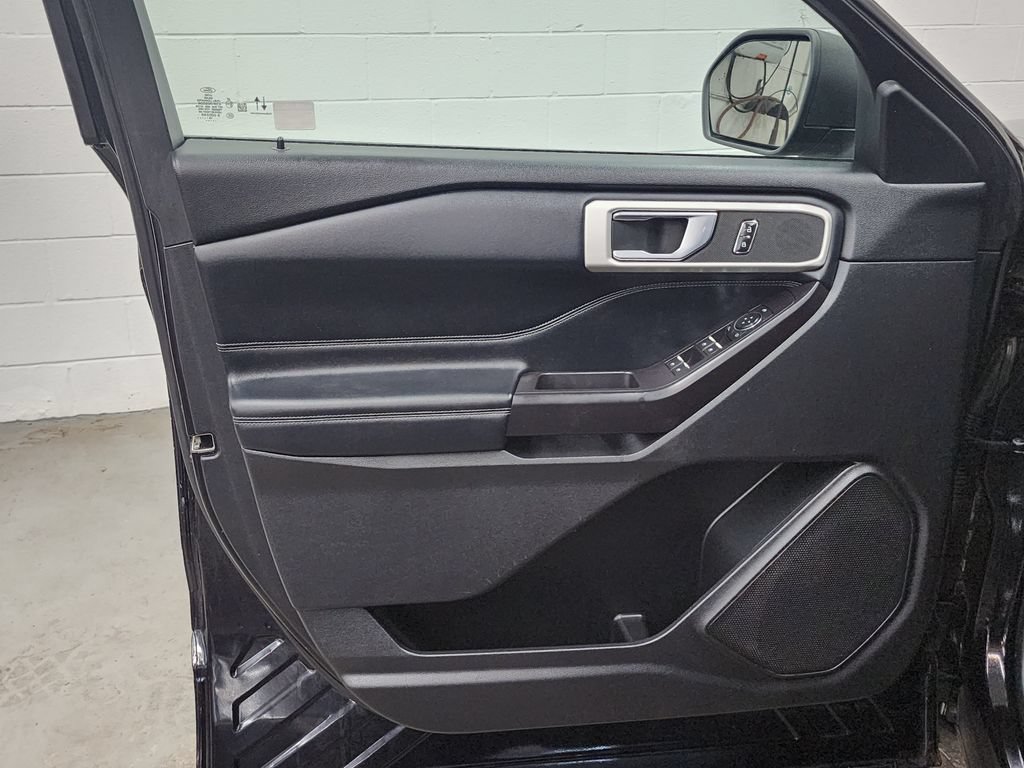 Used 2020 Ford Explorer XLT w/ Equipment Group 202A AWD/4WD image 9
