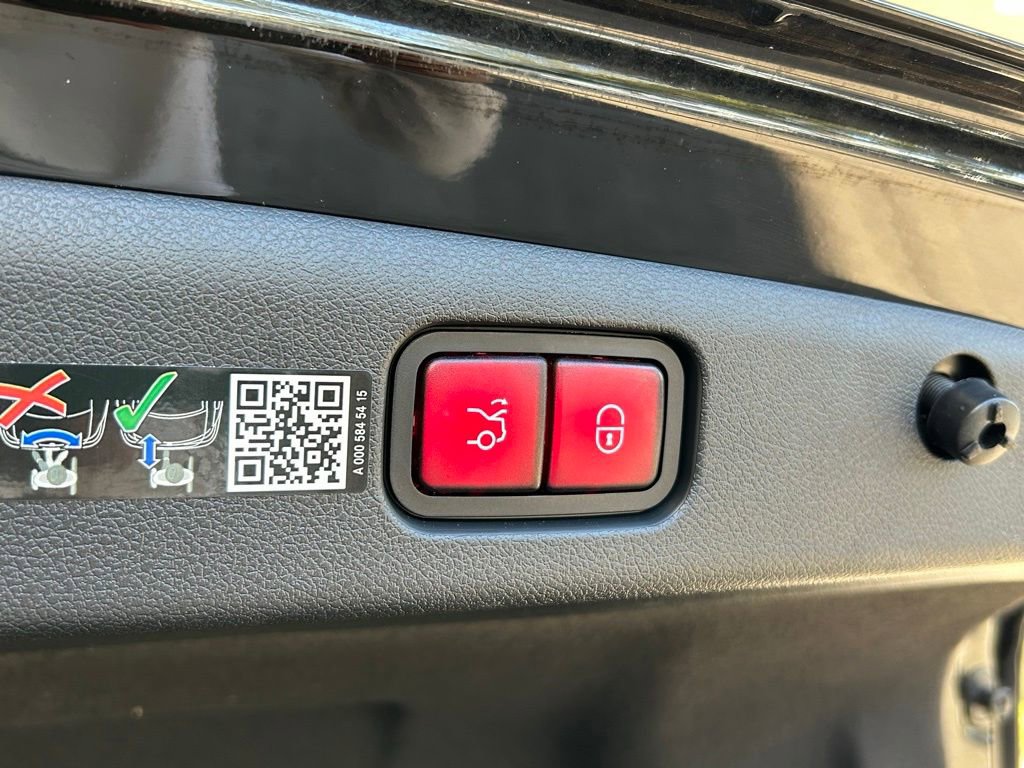 Used 2025 Mercedes-Benz E 350 4MATIC Sedan image 39