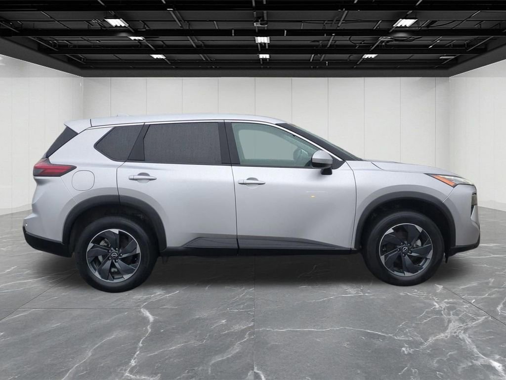 Used 2025 Nissan Rogue SV image 9