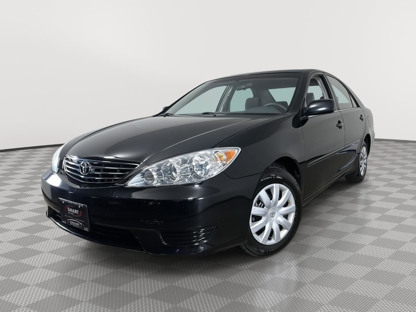 Used 2005 Toyota Camry LE FWD image 1