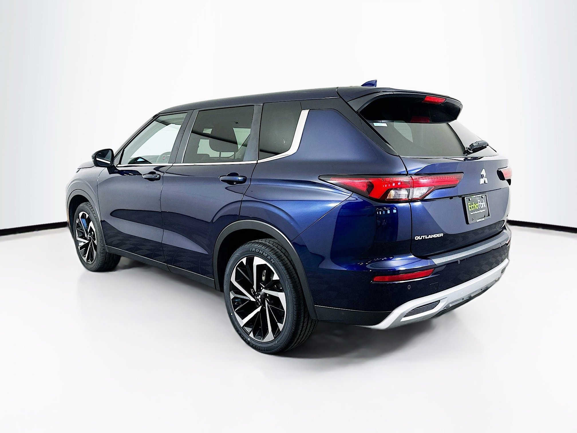 Used 2024 Mitsubishi Outlander SE image 5