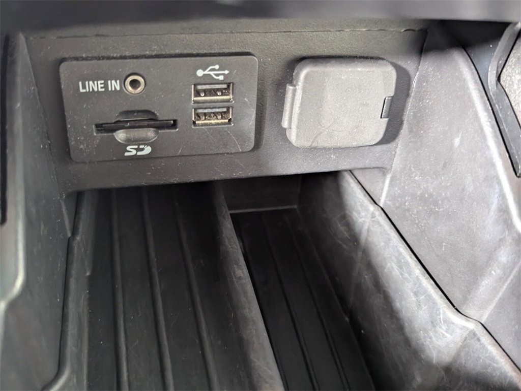 Used 2014 Ford Explorer XLT w/ Equipment Group 202A image 21