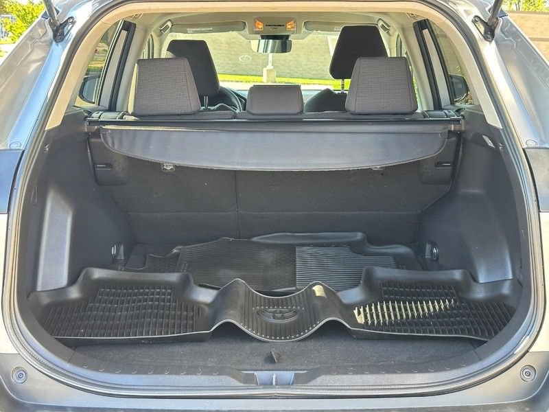 Used 2021 Toyota RAV4 LE AWD/4WD image 4