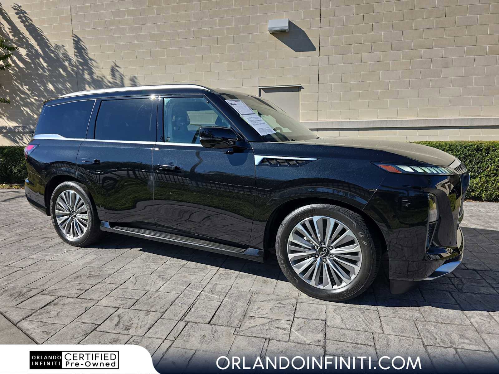 Certified 2025 INFINITI QX80 Sensory image 1
