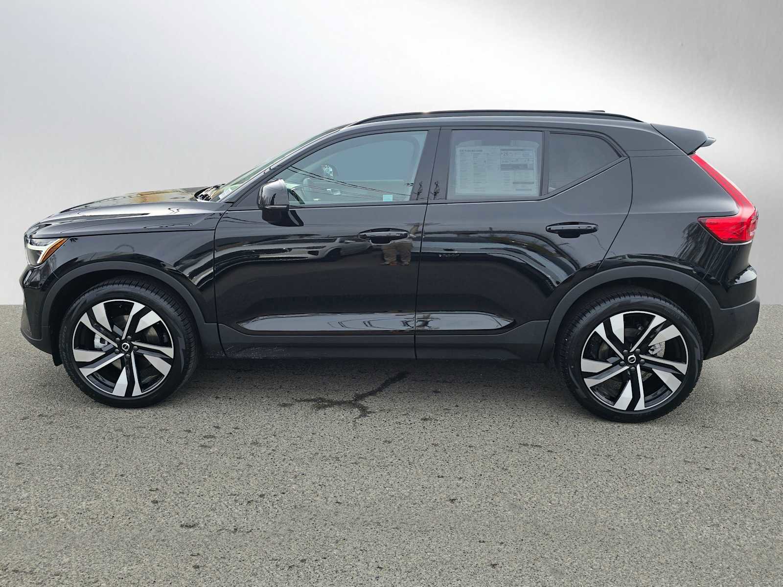 New 2026 Volvo XC40 B5 Ultra w/ Climate Package image 6