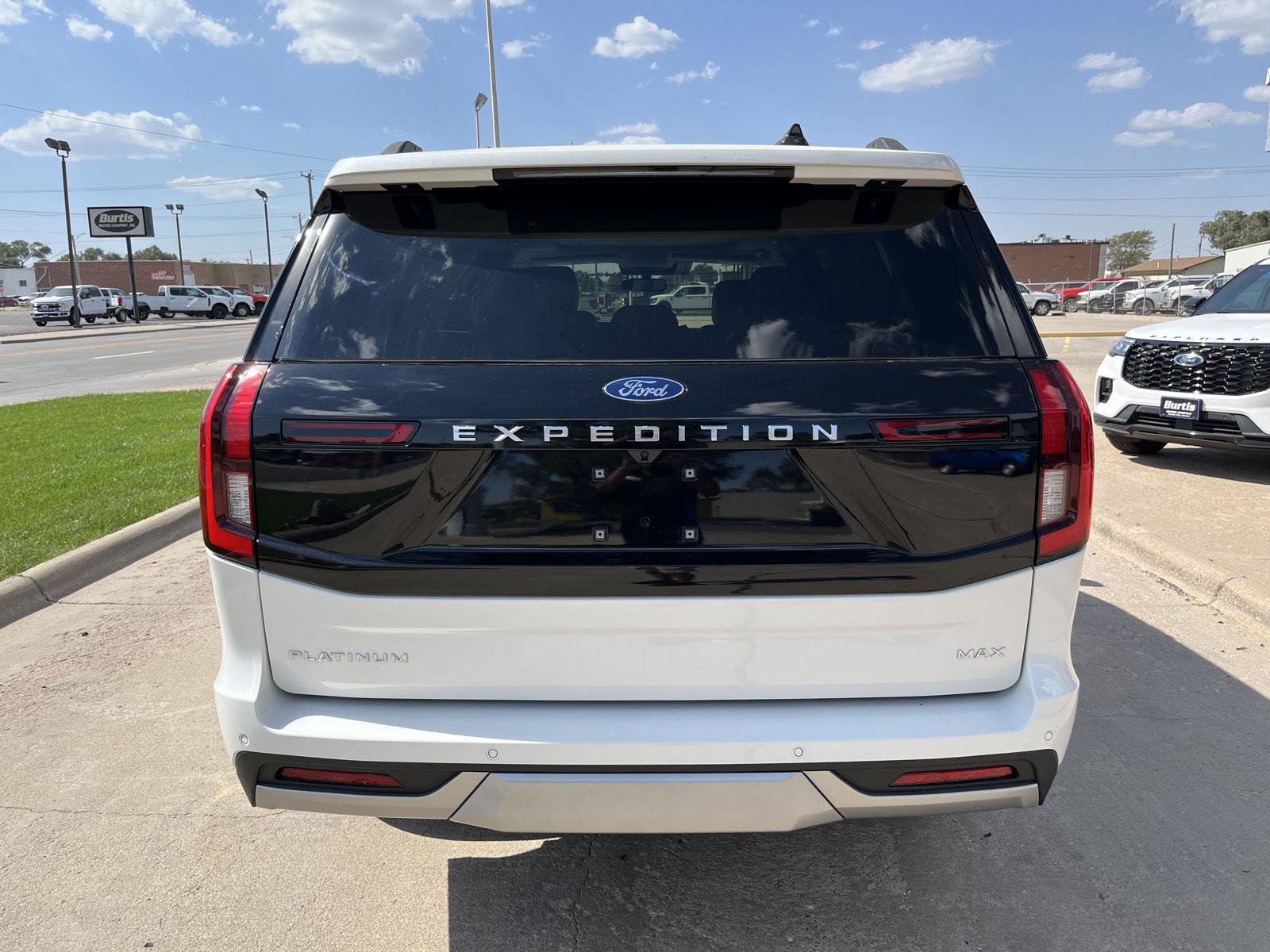 New 2025 Ford Expedition Max Platinum image 9