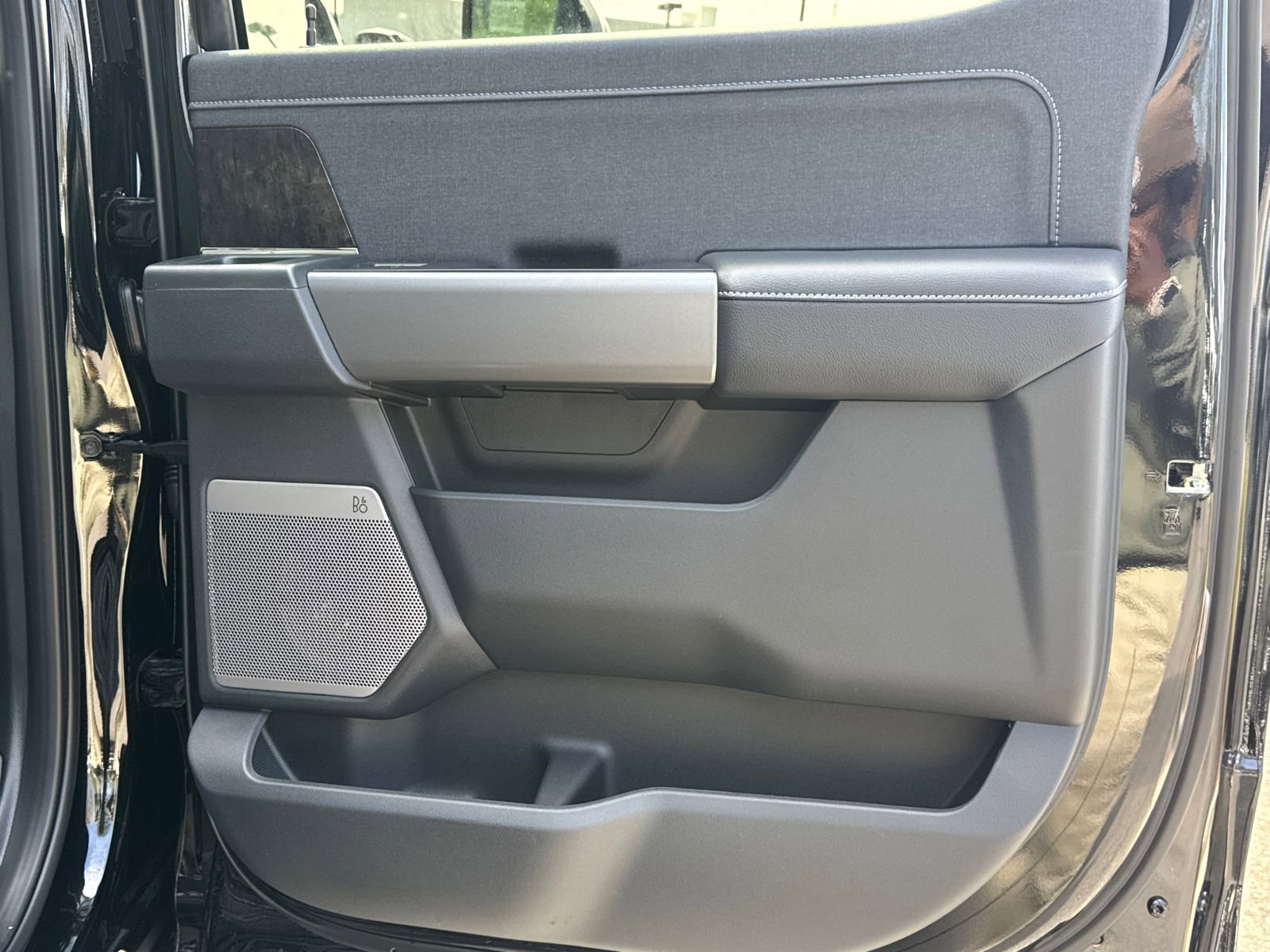 New 2026 Ford F250 Lariat w/ Black Appearance Package image 18