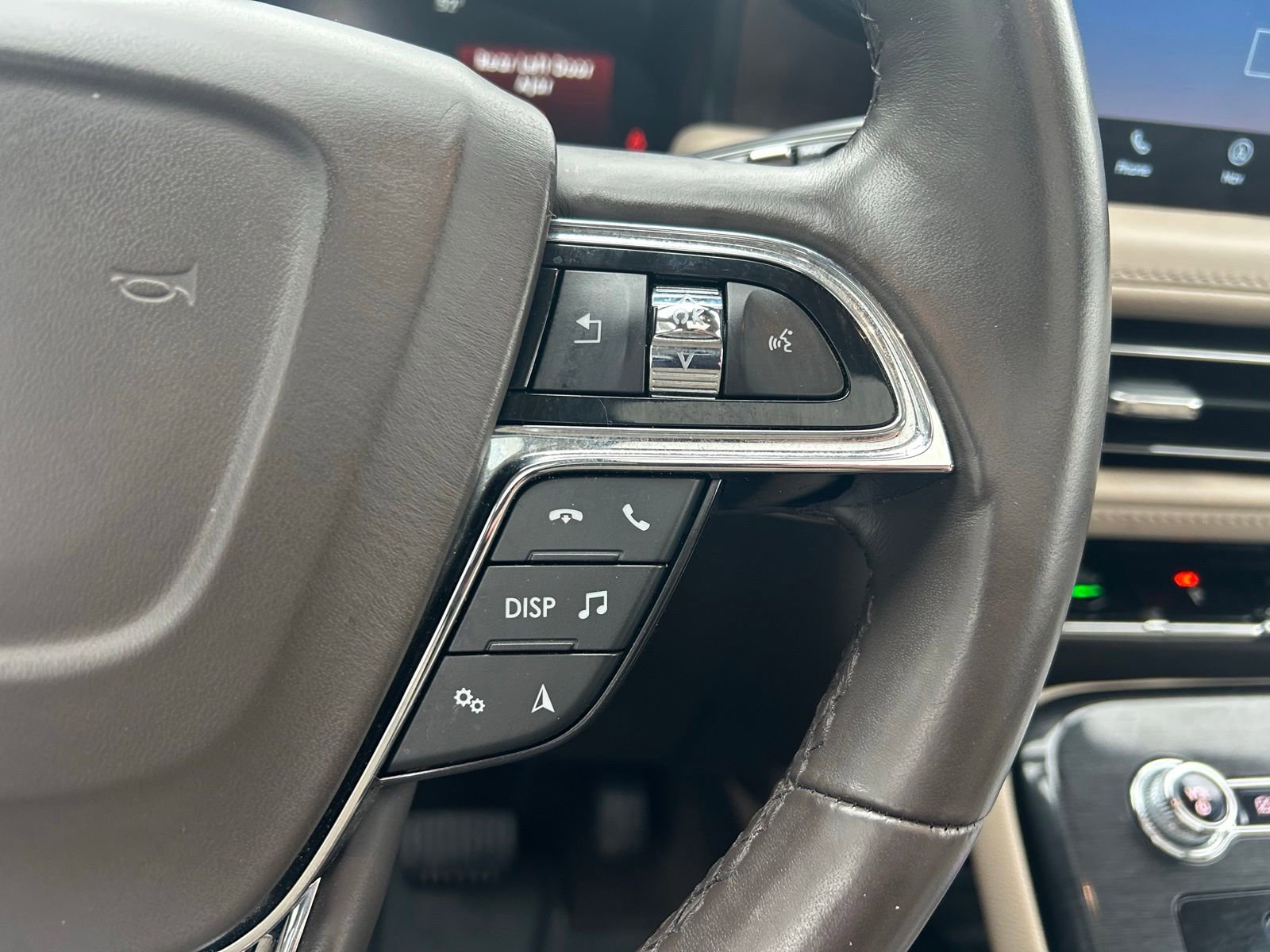 Used 2023 Lincoln Nautilus Reserve AWD/4WD image 13