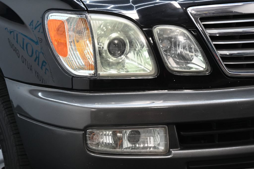Used 2004 Lexus LX 470 4WD w/ Preferred Accessory Pkg image 9