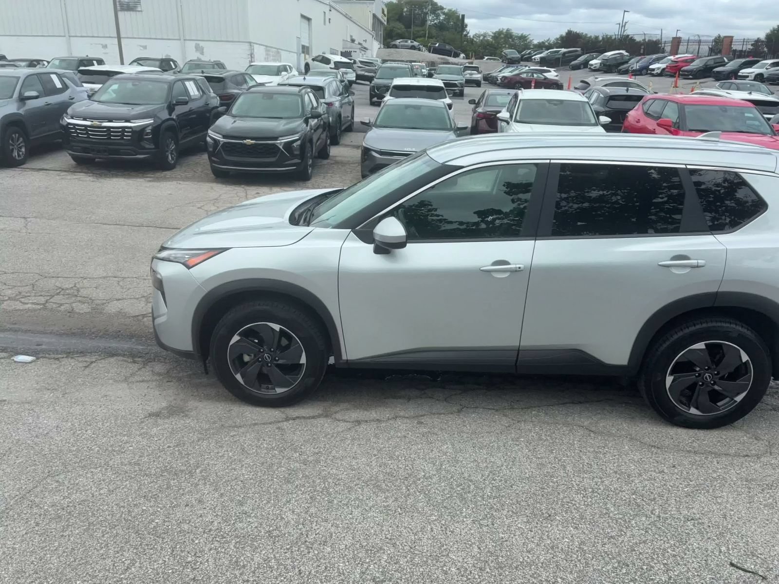 Used 2025 Nissan Rogue SV AWD/4WD image 8