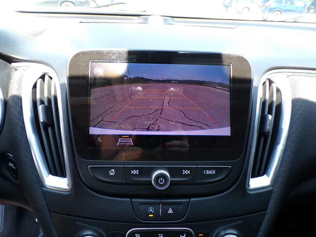 Used 2020 Chevrolet Malibu LT FWD image 27