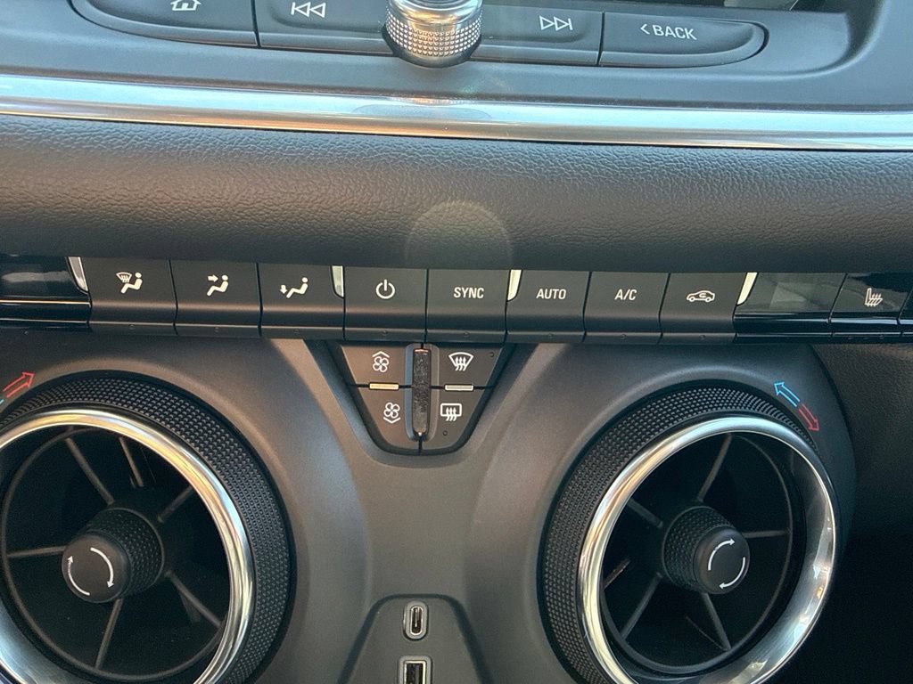 Used 2019 Chevrolet Blazer LT w/ Sound & Technology Package AWD/4WD image 31