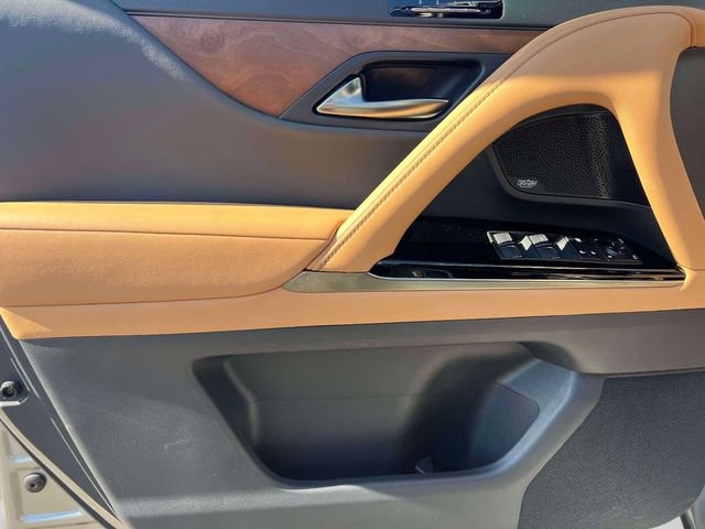 Used 2023 Lexus LX 600 4WD w/ Accessory Package (Z1) image 21