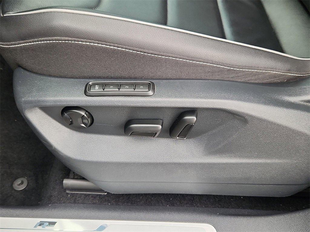 Used 2021 Volkswagen Tiguan SEL Premium R-Line image 19