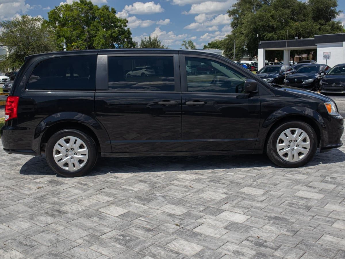 Used 2019 Dodge Grand Caravan SE w/ UConnect Hands-Free Group FWD image 10