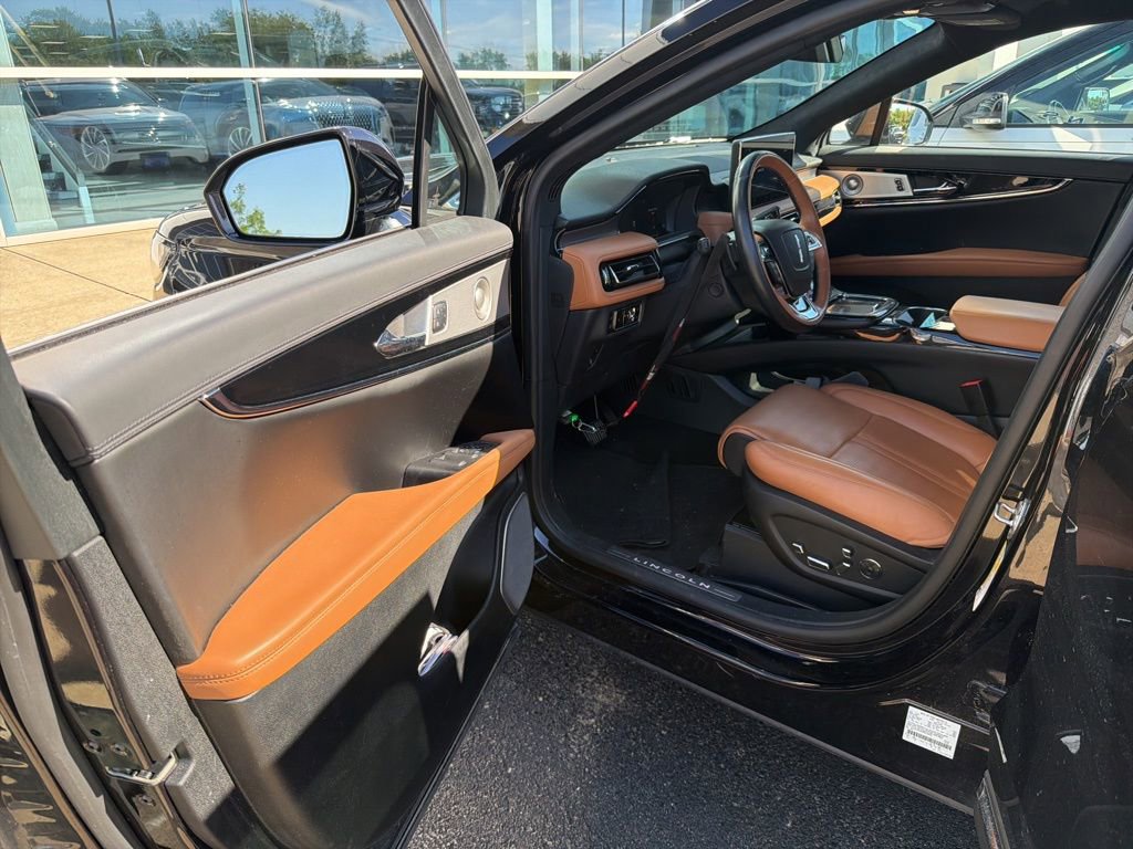 Used 2023 Lincoln Nautilus Black Label AWD/4WD image 6