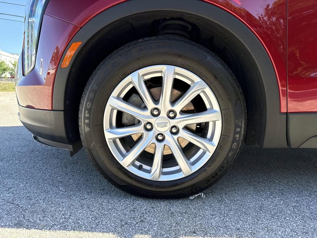 Used 2023 Cadillac XT4 Luxury w/ Cold Weather Package FWD image 12