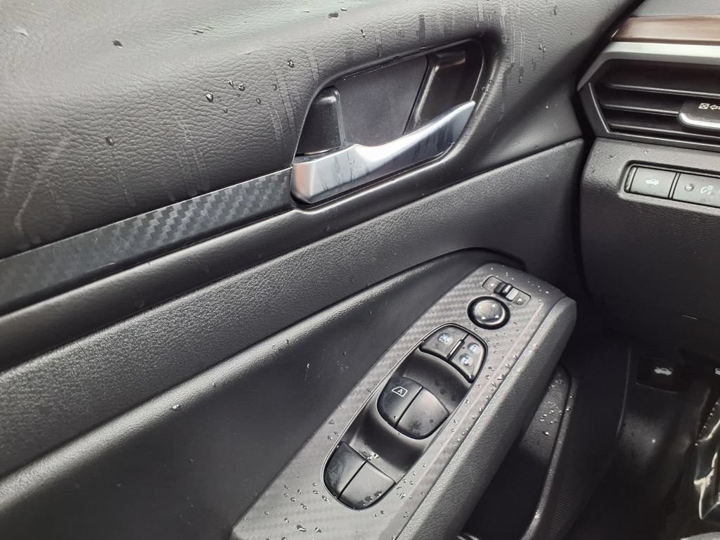 Used 2024 Nissan Altima 2.5 SV FWD image 18
