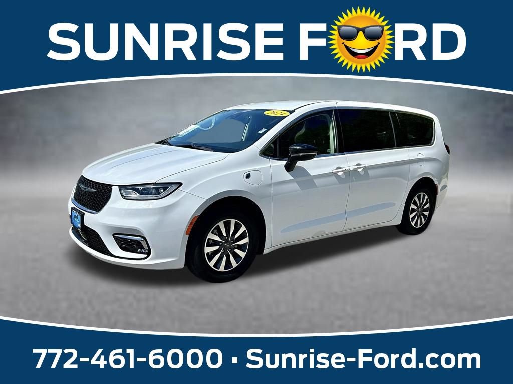 Used 2024 Chrysler Pacifica Limited
